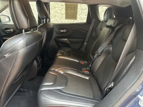 Used 2021 Jeep Cherokee Latitude Plus image 14