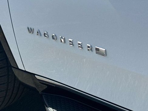 Used 2024 Jeep Wagoneer L Series II w/ Flexible Seating Group RWD image 6