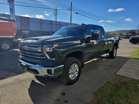 Used 2025 Chevrolet Silverado 2500 LTZ w/ Snow Plow Prep/Camper Package image 8