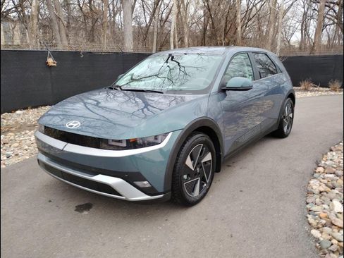 New 2026 Hyundai Ioniq 5 SE image 2