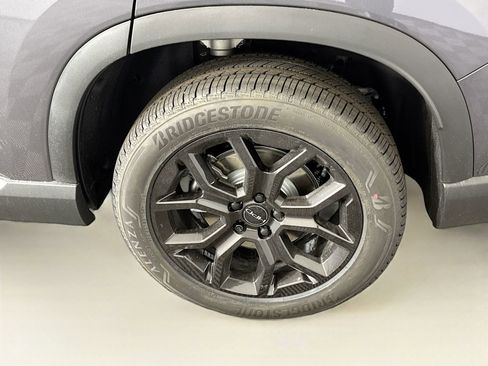 Used 2025 Honda Pilot Touring image 4
