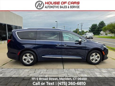 Used 2018 Chrysler Pacifica Limited w/ Advanced Safetytec Group FWD image 3