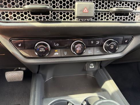 Certified 2025 Honda HR-V Sport image 18