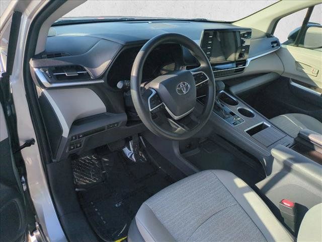 Used 2021 Toyota Sienna LE FWD image 10