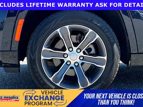 Used 2024 Jeep Grand Wagoneer L 4WD image 8