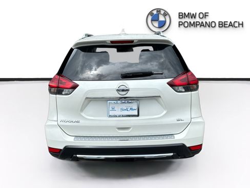 Used 2017 Nissan Rogue SL image 5