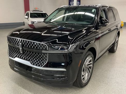 New 2027 Lincoln Navigator Reserve AWD/4WD image 1