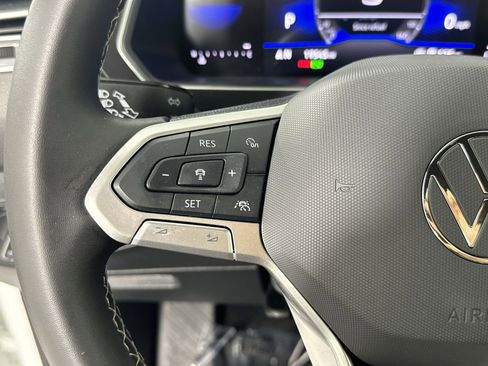 Used 2024 Volkswagen Tiguan SE AWD/4WD image 12