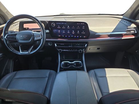 Used 2024 Chevrolet Traverse Z71 w/ Enhanced Driving Package AWD/4WD image 9