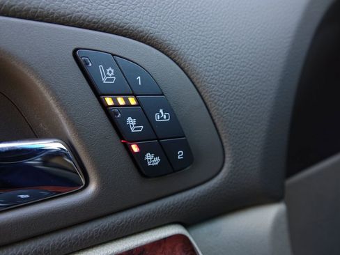 Used 2014 Chevrolet Suburban LTZ image 10