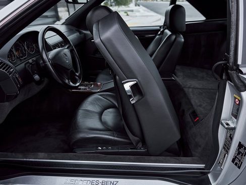 Used 2002 Mercedes-Benz SL 500 w/ SL2 Option Pkg image 40