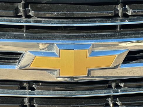 Used 2024 Chevrolet Suburban LT image 41