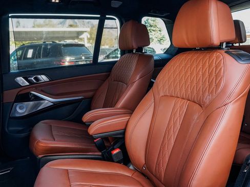 Used 2025 BMW X7 M60i image 22