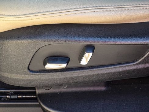 Used 2019 Cadillac XT5 AWD image 18