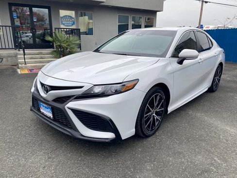 Used 2023 Toyota Camry SE image 5