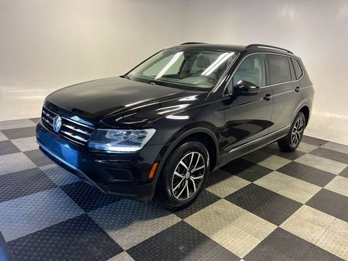 Used 2021 Volkswagen Tiguan SE w/ Panoramic Sunroof Package image 3