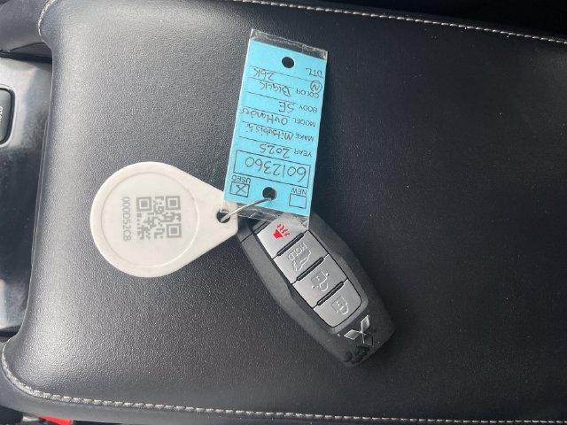 Used 2025 Mitsubishi Outlander SE FWD image 26