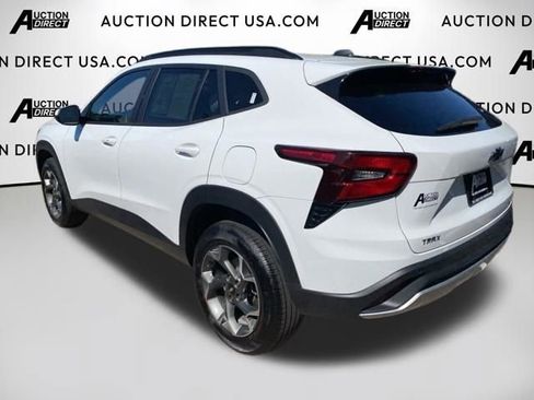 Used 2024 Chevrolet Trax LT w/ Driver Confidence Package FWD image 24