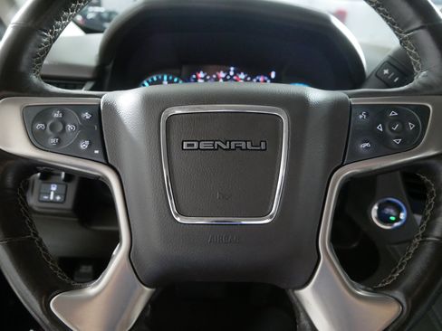 Used 2019 GMC Yukon Denali image 25