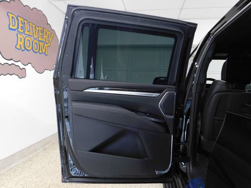 Used 2026 Cadillac Escalade ESV Luxury AWD/4WD image 74
