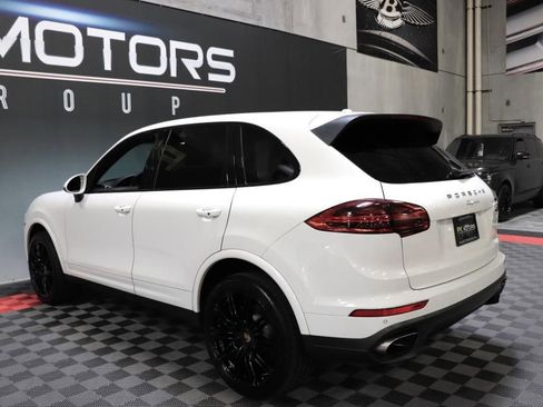 Used 2018 Porsche Cayenne Platinum Edition w/ Premium Package image 4