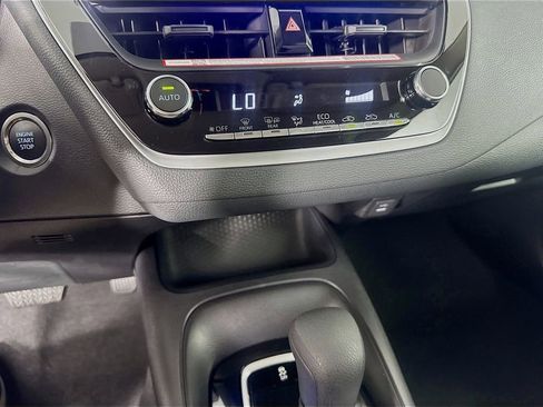 Used 2025 Toyota Corolla LE image 20
