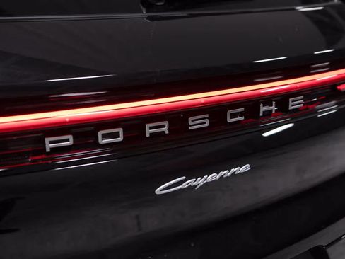Certified 2026 Porsche Cayenne AWD/4WD image 18