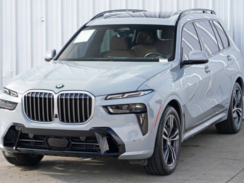 Used 2023 BMW X7 xDrive40i w/ M Sport Package image 56