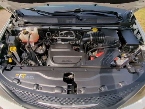 Used 2023 Chrysler Voyager LX FWD image 25
