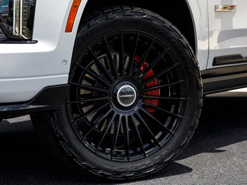 Used 2025 Cadillac Escalade V AWD/4WD image 2