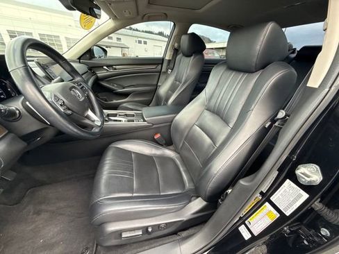 Used 2018 Honda Accord Touring image 18