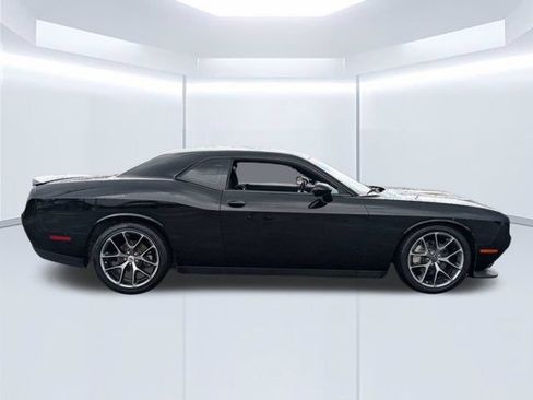 Used 2022 Dodge Challenger GT RWD image 3