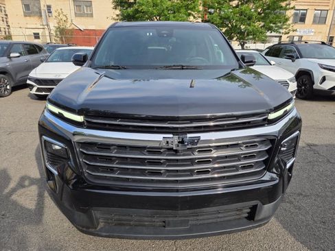 Used 2024 Chevrolet Traverse LT FWD image 2