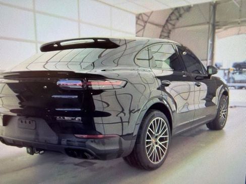 Used 2021 Porsche Cayenne S w/ Premium Package Plus AWD/4WD image 3