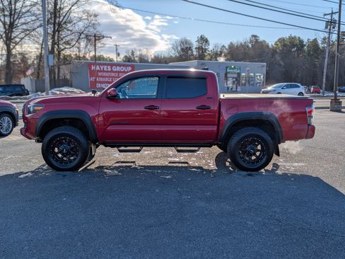Used 2017 Toyota Tacoma SR image 7