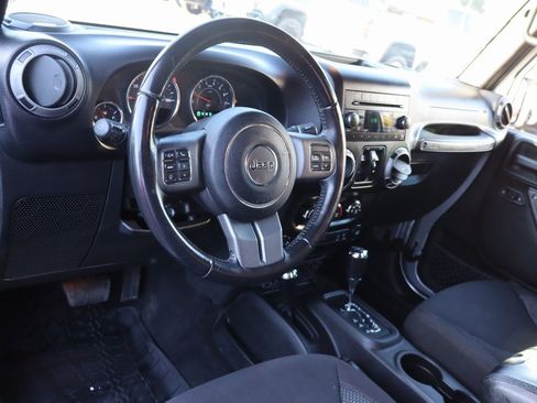 Used 2016 Jeep Wrangler Unlimited Sport image 4