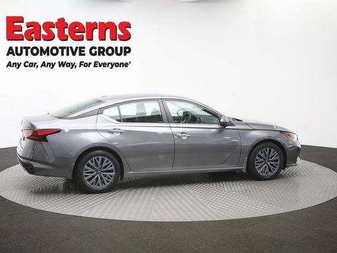 Used 2023 Nissan Altima 2.5 SV FWD image 43