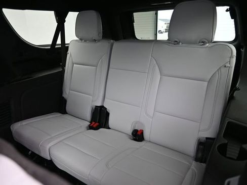 New 2025 Chevrolet Suburban Premier image 30