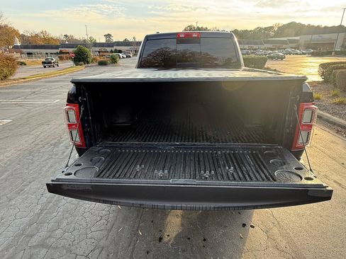 Used 2018 RAM 1500 Classic SLT image 8
