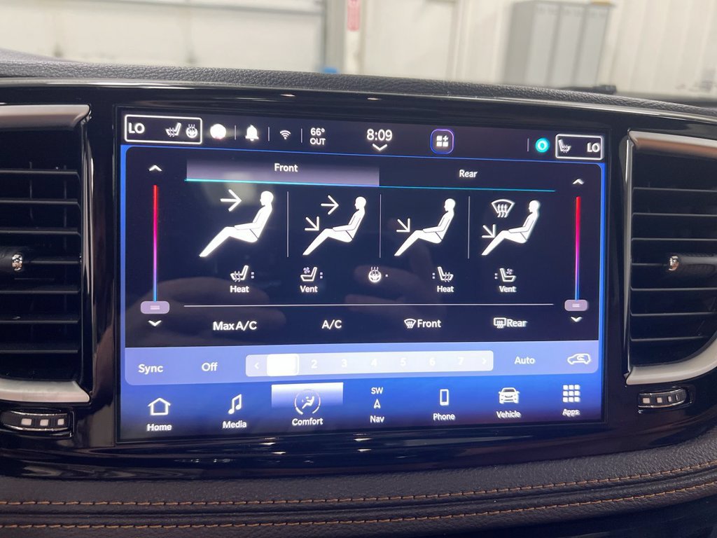 Used 2023 Chrysler Pacifica Pinnacle AWD/4WD image 17