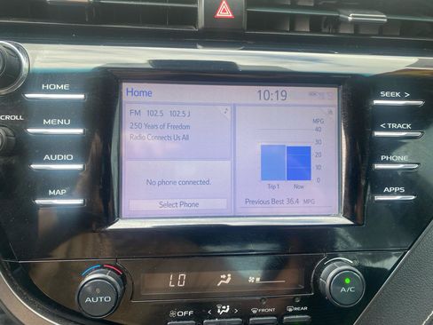 Used 2019 Toyota Camry SE FWD image 18