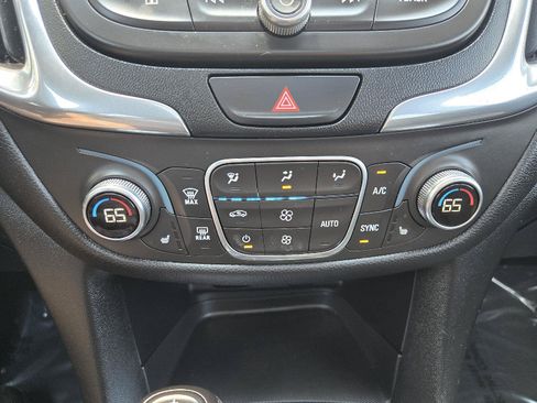 Used 2018 Chevrolet Equinox LT FWD image 21