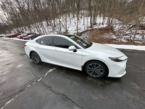 Used 2025 Toyota Camry XLE image 11