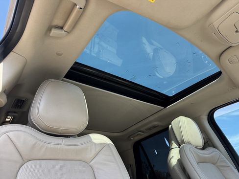 Used 2018 Lincoln Navigator L Select w/ Technology Package AWD/4WD image 31