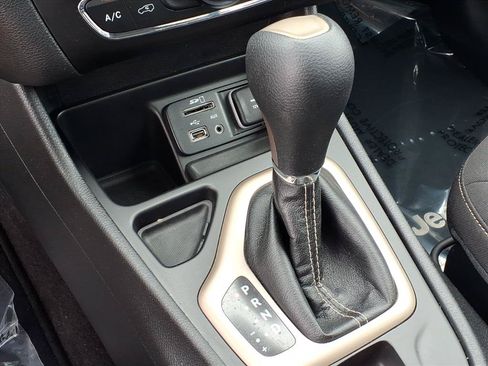 Used 2017 Jeep Cherokee Latitude FWD image 9