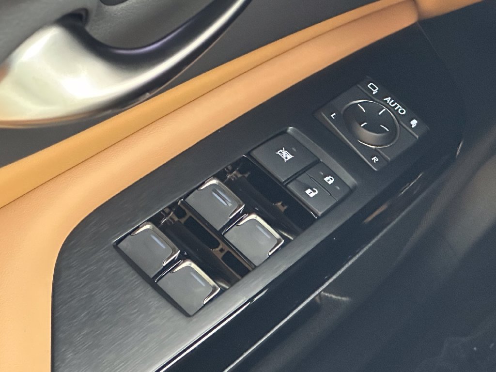 Used 2025 Lexus ES 350 w/ Accessory Package (Z2) FWD image 36