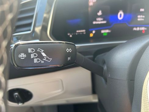 Used 2023 Volkswagen Tiguan SE image 23