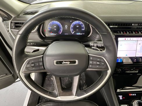 Used 2022 Jeep Grand Cherokee Limited image 11