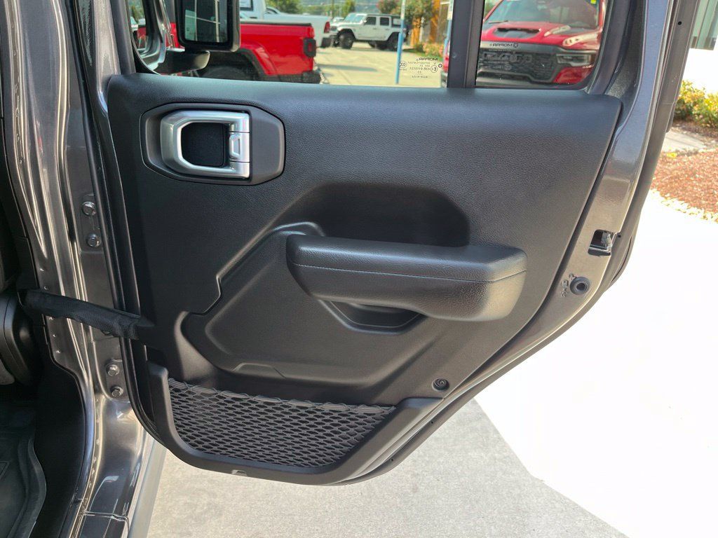 Used 2023 Jeep Gladiator Mojave AWD/4WD image 26