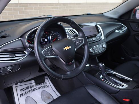 Used 2018 Chevrolet Malibu Hybrid w/ Leather Package FWD image 12